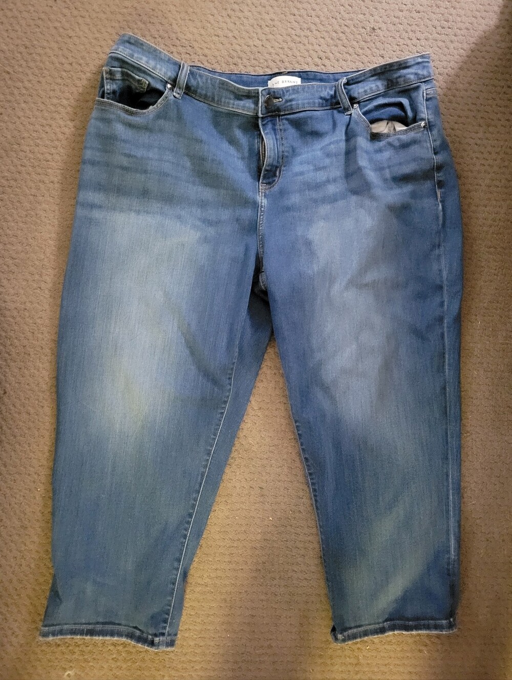 Lane Bryant Cropped Jeans With Rainbow/Heart Pocket Embellishment-20/22-EUC